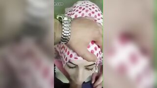 سكس طالبة محجبة ترضع زب عشيقها