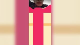 سكس بنت تستعرض جسمها في مكالمة فيديو