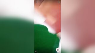 مربربة تستعرض جسمها في مكالمة فيديو