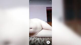 سكس لايف صغيرة في السن بتلعب في طيزها وكسها