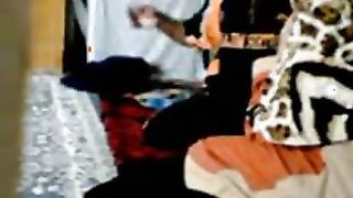 محجبة عراقية تروح لشيخ دجال وينيكها غصب سكس عراقي